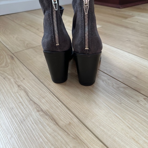 Dolce Vita Gray Suede Ankle Bootie - SIze 7 1/2 - Picture 3 of 7